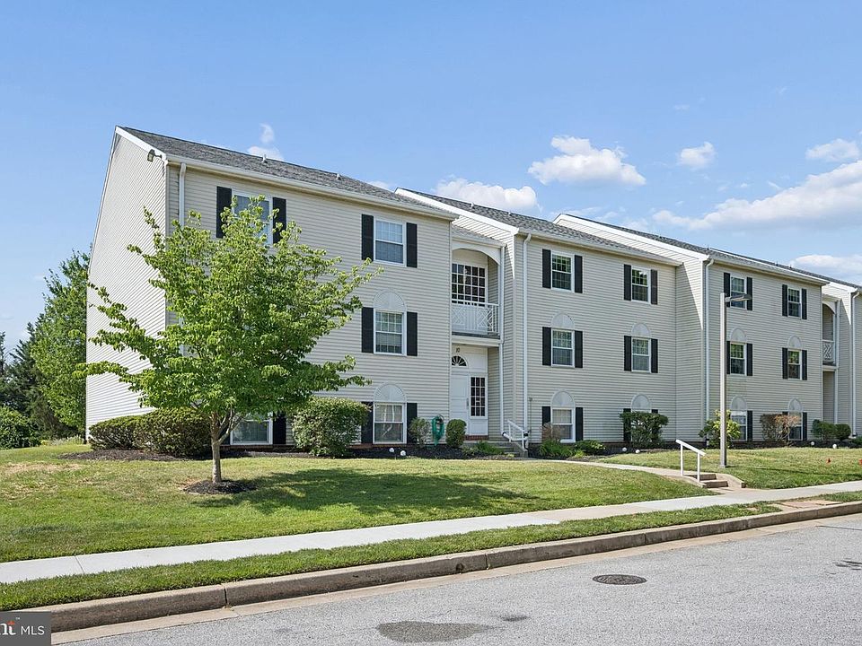 1st image of 10 Brooking Ct Unit 302