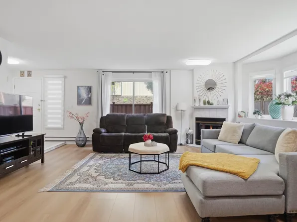 7901 13th Ave #5, Burnaby, BC V3N 2E8