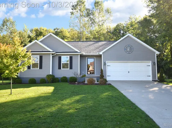 9343 Betsie Dr, Grand Blanc, MI 48439