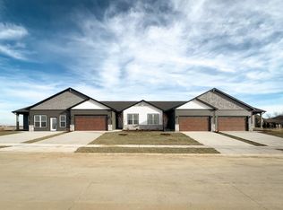 5965 Butterfield Dr, Bettendorf, IA 52722