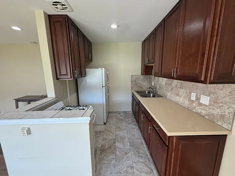 2227 E Westport Dr — Photo 7