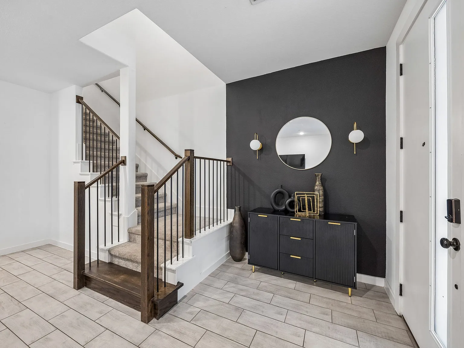 3 bed, 2.5 bath, 2009 sqft, $3,500 — Photo 3