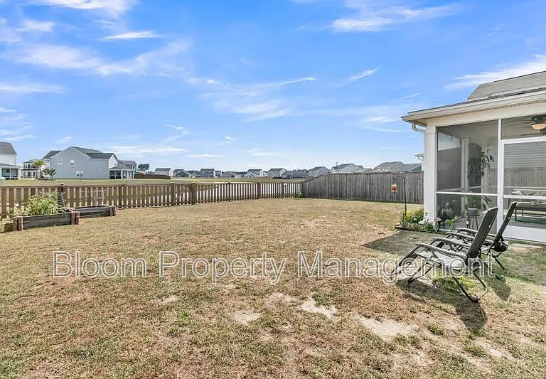451 Carrara Dr — Photo 40