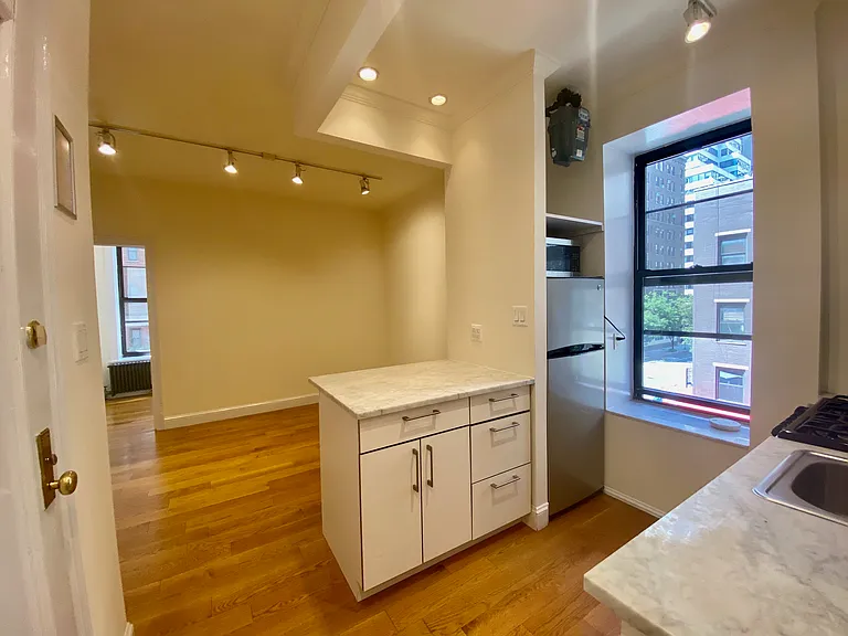 331 Lexington Ave #4W — Photo 3