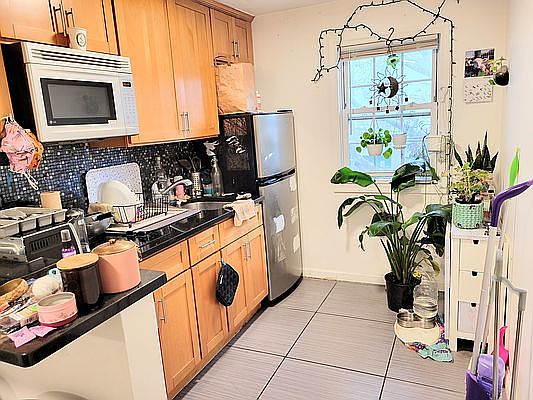 2nd image of 643 6th Ave #2
