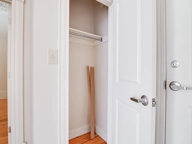 121 W Broad St — Photo 23