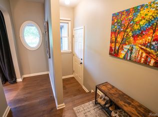 2366 Grange Rd, Trenton, MI 48183