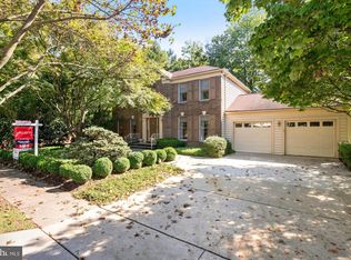 2400 Henslowe Dr, Potomac, MD 20854