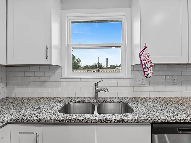 607 Dowd St — Photo 14