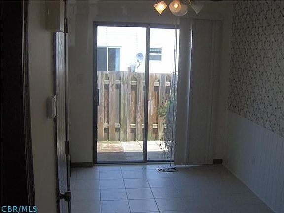 4th image of 912 Charnwood Ln
