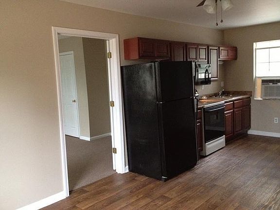 3rd image of 505-A Slayton St