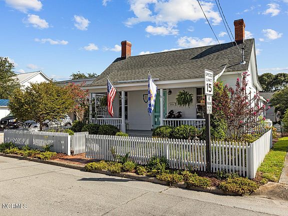 3rd image of 1004 Ann Street