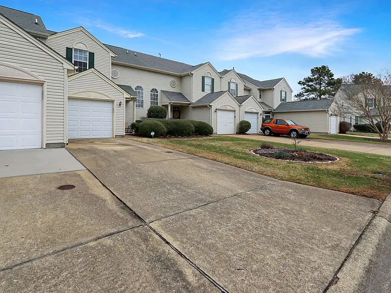 1356 Lake Dr — Photo 25
