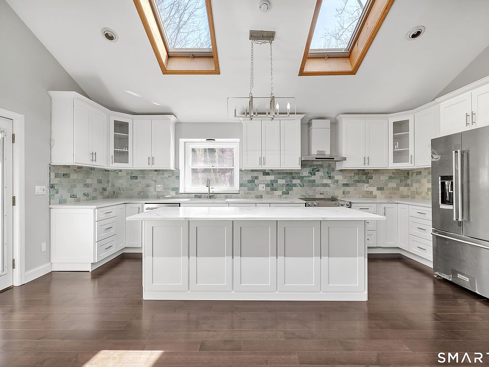 1st image of 7 Saddle Ridge Road