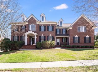 5004 Woodview Ln, Matthews, NC 28104