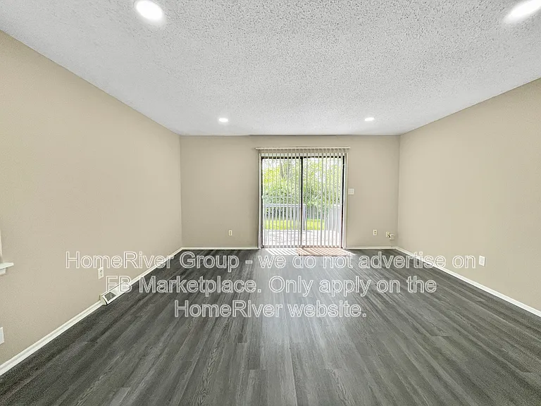 2720 NW Castle Dr — Photo 3