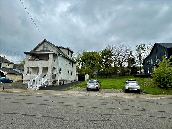 3rd image of 403 Oak Hill Ave