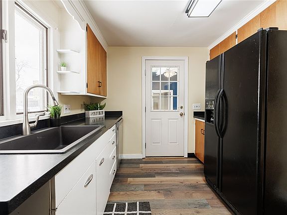 5th image of 5881 E Henrietta Rd