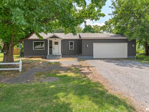 320 N 30th St, Herrin, IL 62948