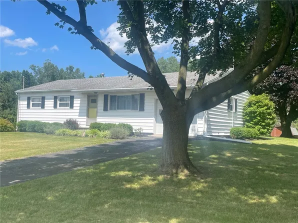 712 Marbletown Rd, Newark, NY 14513