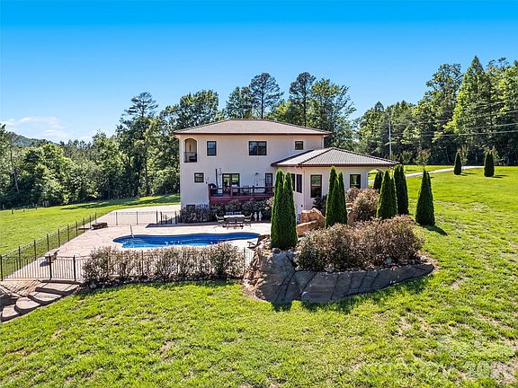 5th image of 1418 Landis Ln