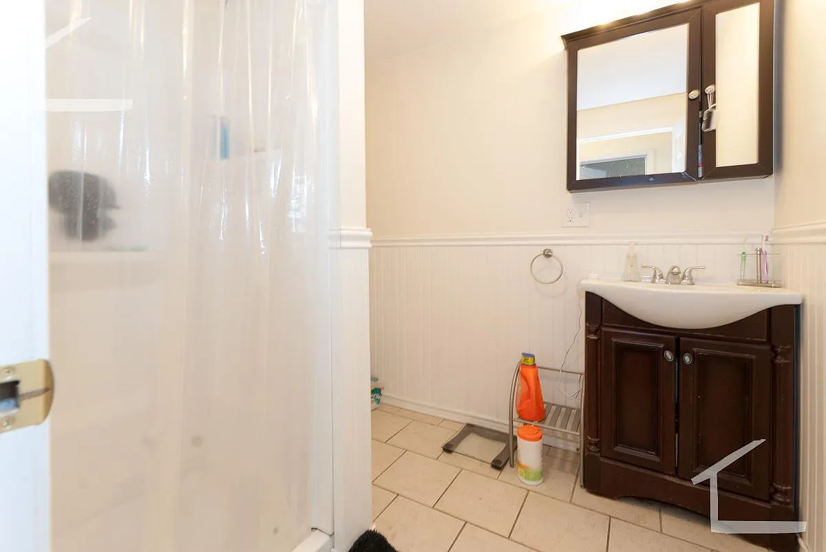 4 bed, 1325 sqft, $5,400 — Photo 3