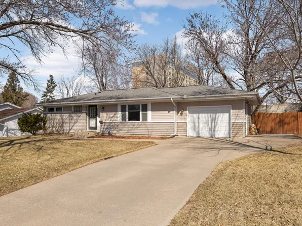 3908 W 82nd St, Bloomington, MN 55437