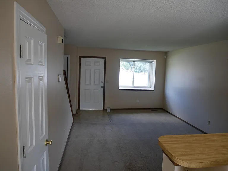 7612 Clover Hill Dr — Photo 3