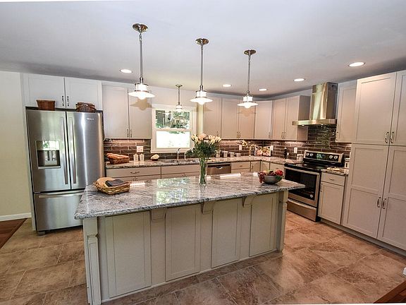2nd image of 2518 E Covenanter Dr