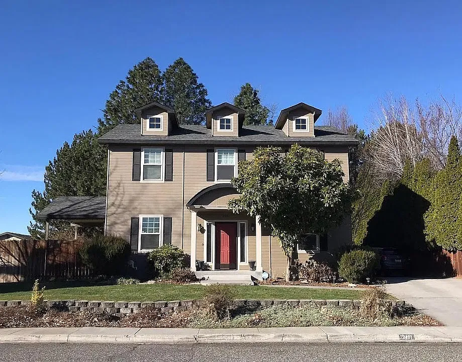 2421 Davison Ave