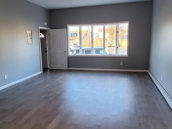 3rd image of 8 Leroy St Floor 1