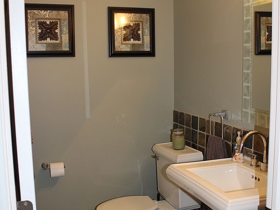 3rd image of 26452 Mapleridge Dr