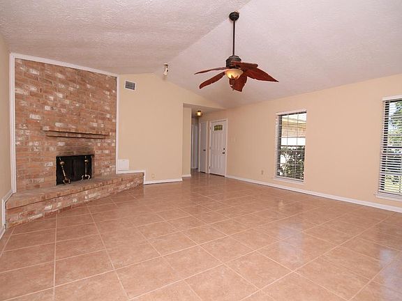 Fantastic warm neutral colors in the totally updated interior which includes all new paint. Great ti