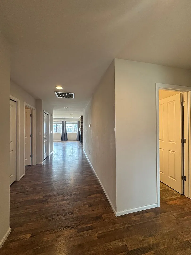 Quiet 3 Bed Home with Fenced Yard — Photo 3
