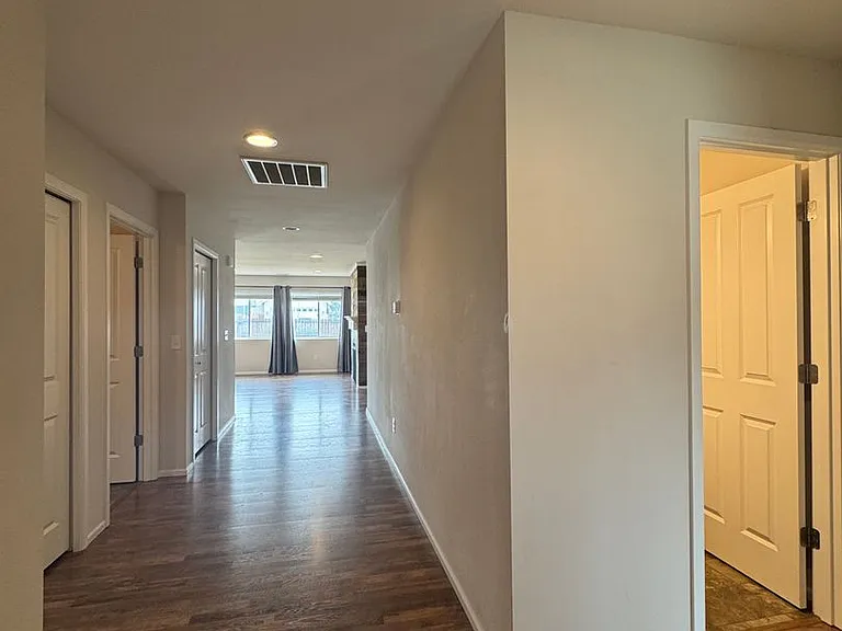 2502 N McIntosh St — Photo 3