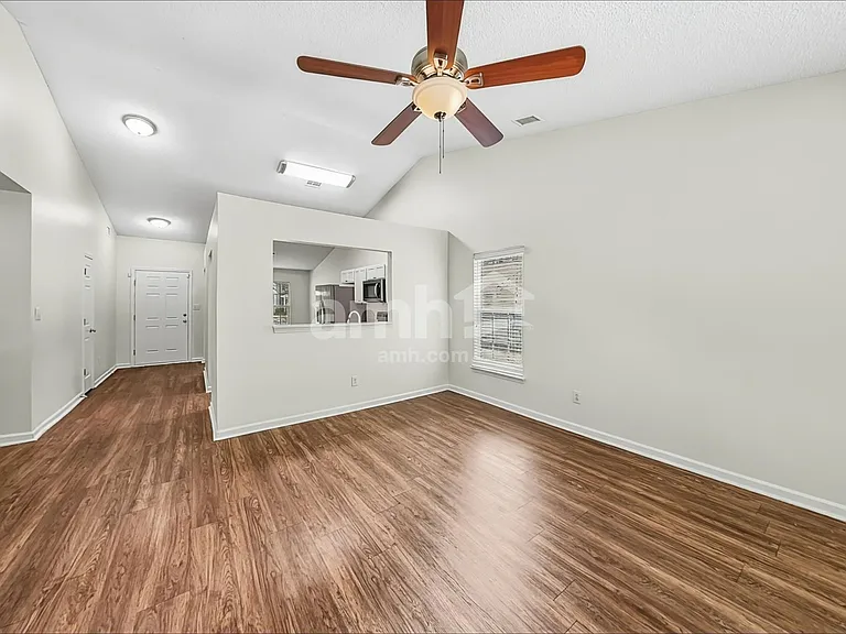 10921 Gardenia St — Photo 6