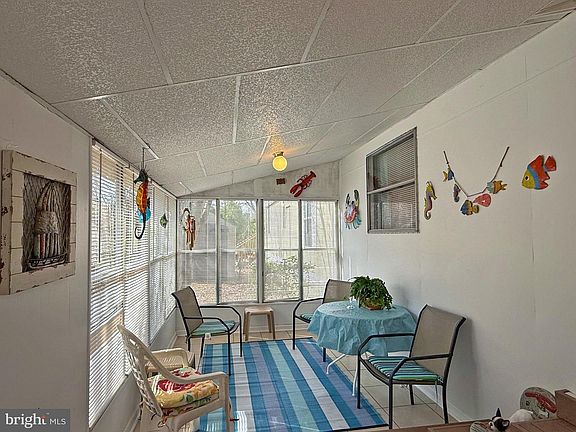 2nd image of 19710 Queen St Unit 197
