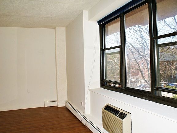 4th image of 6425 Broadway APT 3C