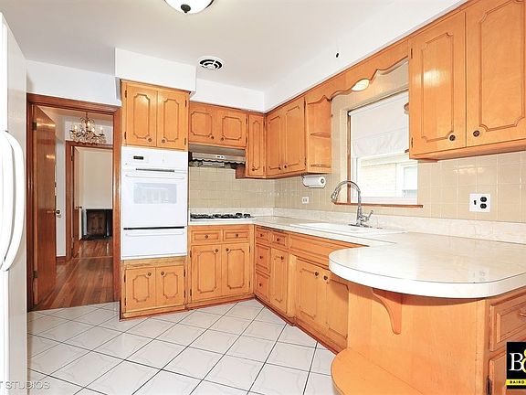 3rd image of 2954 N Nora Ave