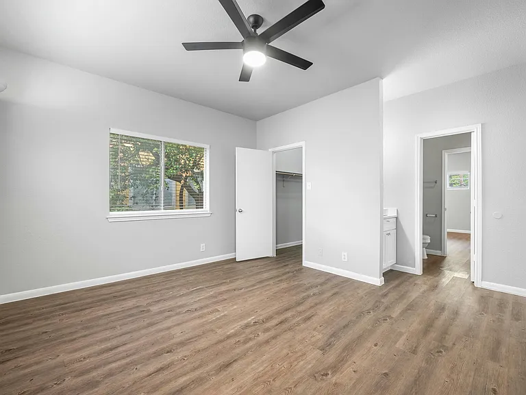 3412 Speedway #B — Photo 16