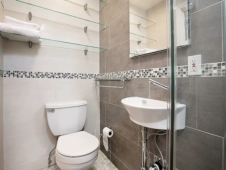 101 Allen St #5C — Photo 7