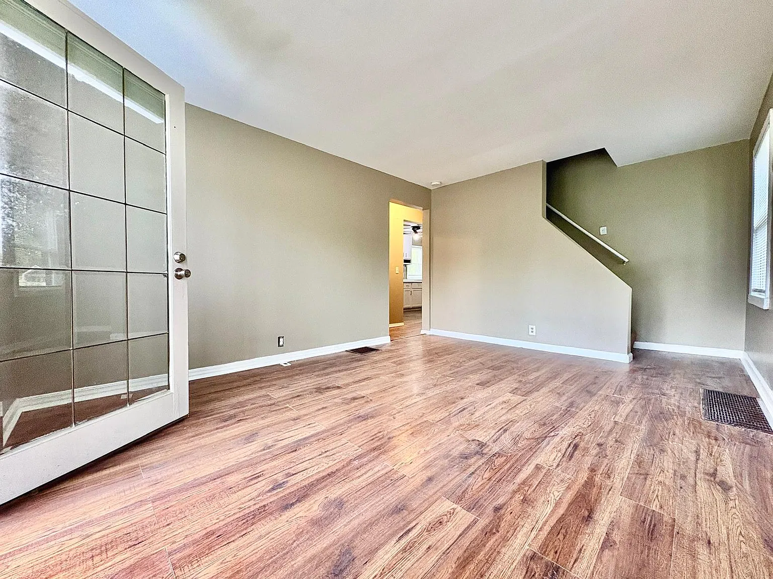 4 bed, 1.5 bath, 1536 sqft, $1,550 — Photo 2