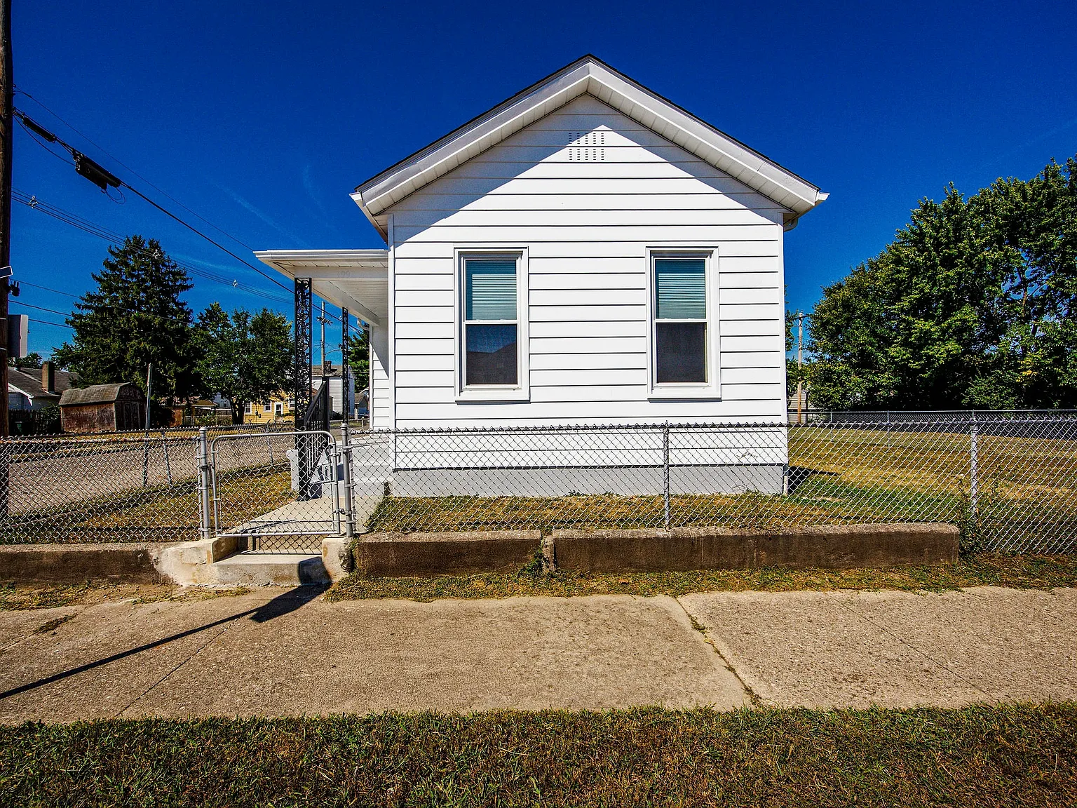 3 bed, 1.5 bath, 974 sqft, $1,550 — Photo 2