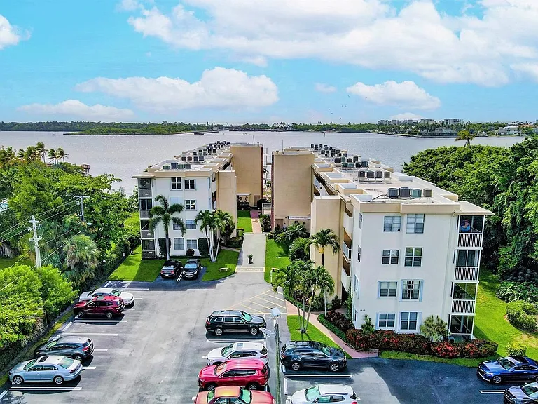 1820 New Palm Way #201 — Photo 32