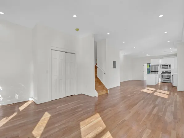 31 Roosevelt Place image 6 of 17