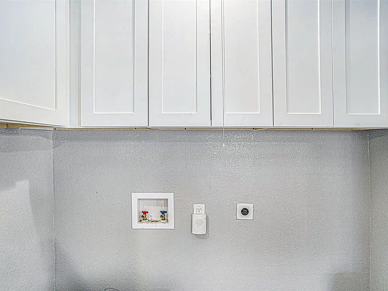 2533 Warren Ave — Photo 18
