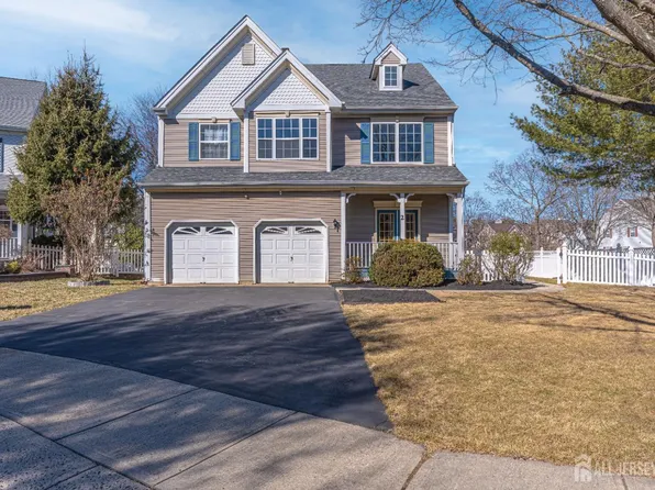 2 Rush Ct, Plainsboro, NJ 08536