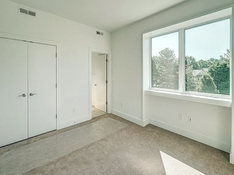 Riverside Village Apartments — Photo 65