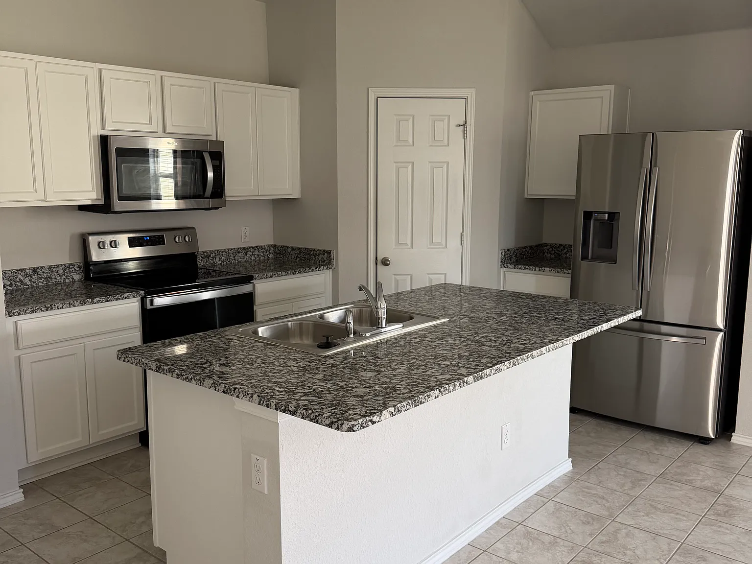 4 bed, 1613 sqft, $2,000 — Photo 2