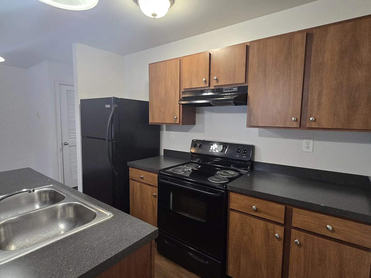 3 bed, 1358 sqft, $1,845 — Photo 3